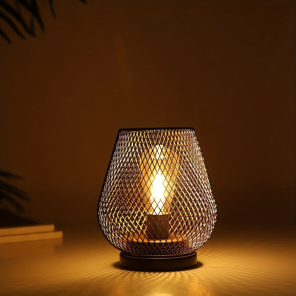 Schwarz lackierte Metallgitter-Tischlampen, 2er-Set, die sanftes, atmosphärisches Licht verbreiten.