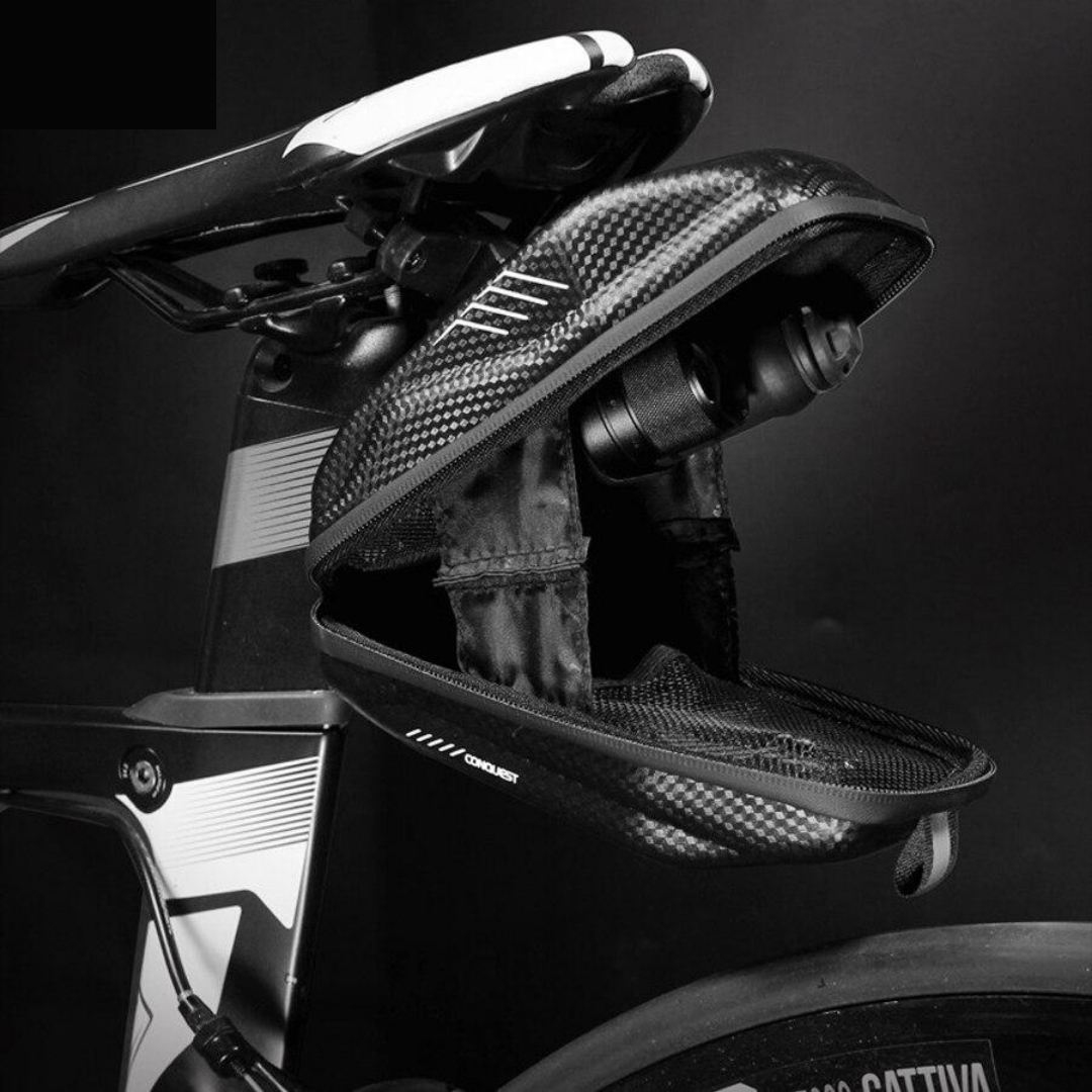 Schwarze, wasserdichte Fahrrad Satteltasche; robust für Radtouren & Mountainbikes. Multifunktionale Aufbewahrung fürs Fahrrad.