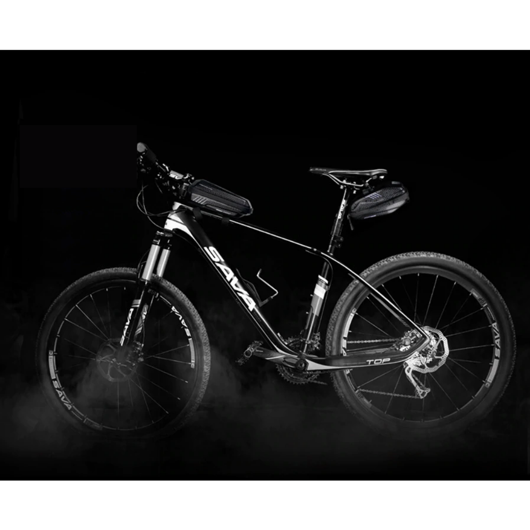 Große, schwarze Fahrrad Satteltasche, wasserdicht & strapazierfähig. Ideales Fahrradzubehör für lange Radtouren & MTB.