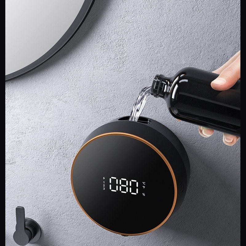 Eleganter, wandmontierter Automatik-Seifenspender in Schwarz für modernes Badezimmer- und Küchendesign.