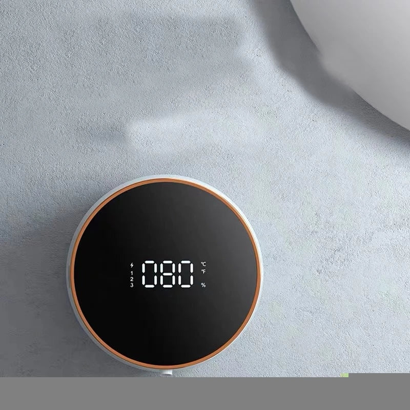 Weißer, wiederaufladbarer Sensor-Seifenspender für schaumige Handseife, ideal für berührungslose Hygiene.