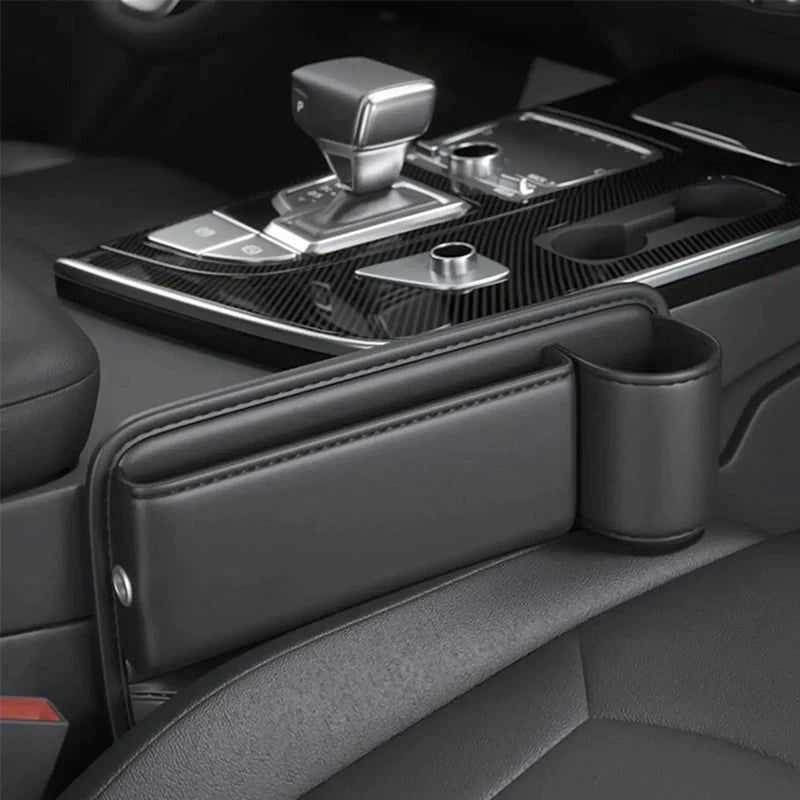 Schwarzer Autositz Organizer aus Leder; universelles Autozubehör für Fahrersitz, extra Stauraum.