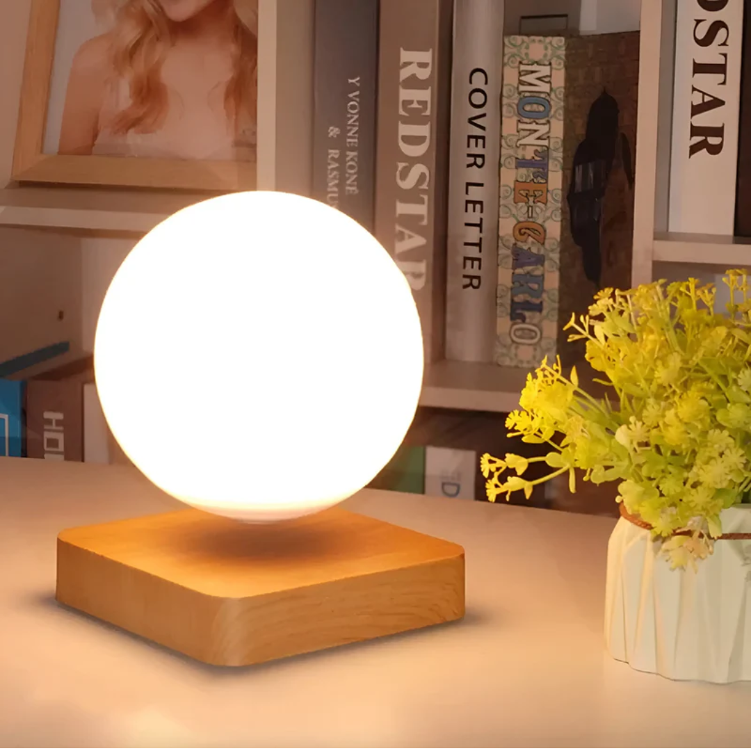 Magische LED-Mondlampe mit einzigartigem Schwebeeffekt, ideal als Stimmungslicht für stilvolle Dekoration.