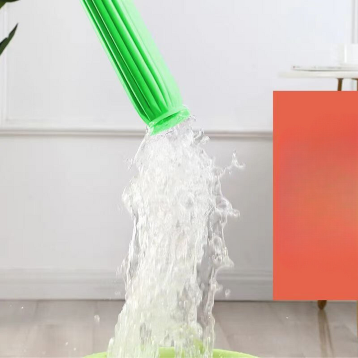 Innovativer Wischmopp mit Selbstauswring-Funktion; ideal für eine schnelle & hygienische Bodenpflege ohne nasse Hände.