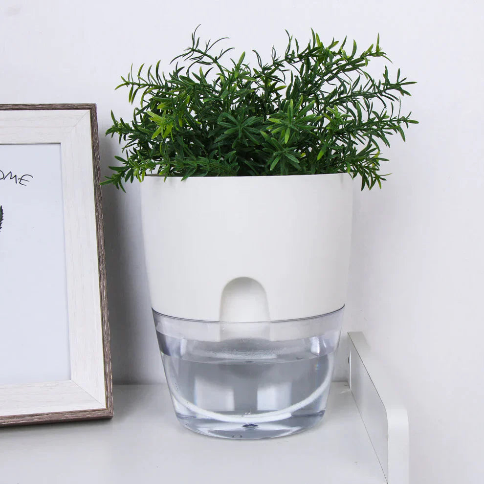 Detail des AquaBloom Bewässerungssystems im selbstbewässernden Pflanzenkübel. Für optimales Pflanzenwachstum.