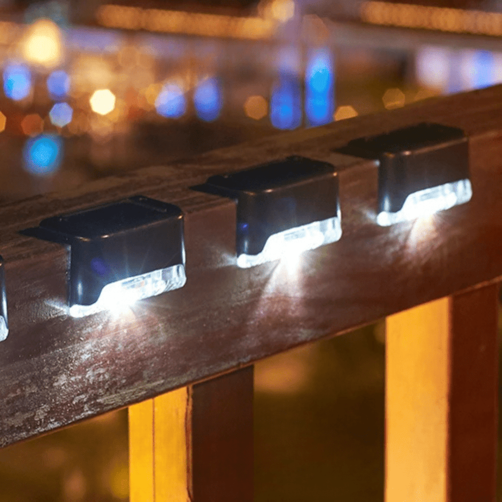 Selbstklebende Solar-Treppenlichter. Weiße LED-Beleuchtung sorgt für Sicherheit auf Gartentreppen.