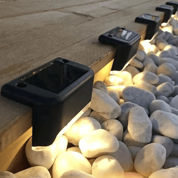 LED-Solarlampen mit wechselbaren Lichtfarben. Selbstklebend, ideal als Treppenlicht für Garten & Balkon.