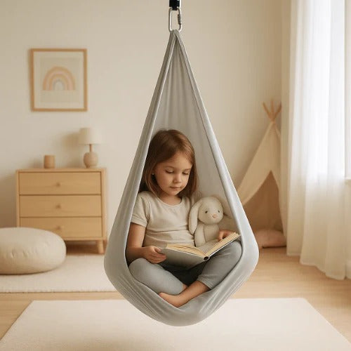 Vielseitige SensoNest Therapie-Schaukel für Innen- & Außenbereich; einladend für Erwachsene & Kinder.