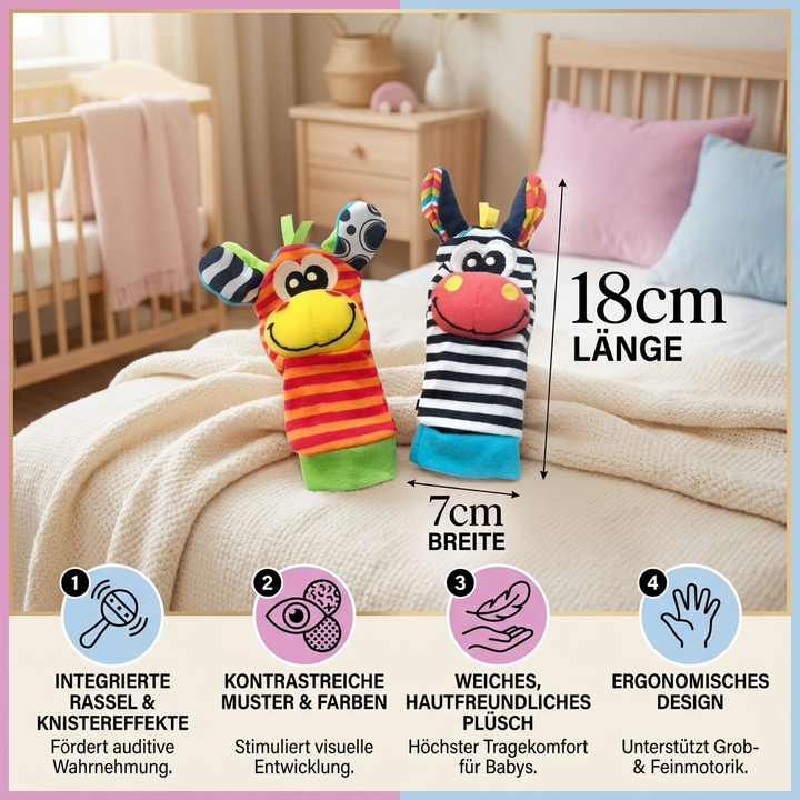 Baby spielt fröhlich mit den bunten sensorischen Tier-Socken und Armbändern an Händen und Füßen.