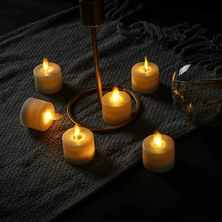 Sichere LED Kerzen Dekoration im Wohnzimmer, schafft warmes, einladendes Ambiente ohne Brandgefahr. Ideal für Familien.