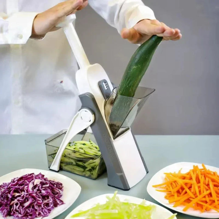 Sicherer 5-in-1 Gemüseschneider VeggieChop Pro für effiziente Küchenarbeit und schnelle Essenszubereitung.