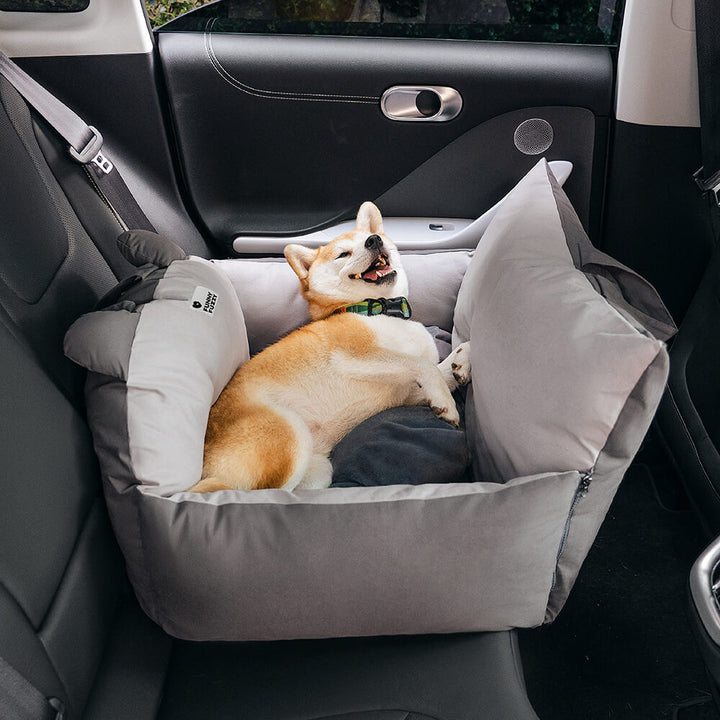 Sicherer Hundeautositz mit Tiermotiven, komfortables Haustierbett für sicheren Transport.