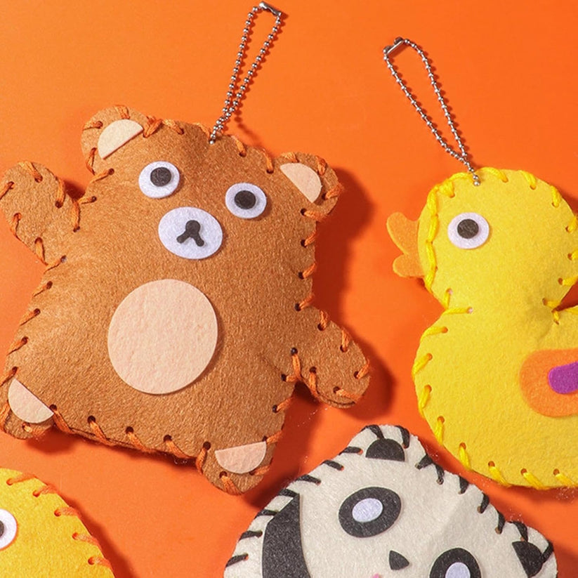Kinder Filzset zum Nähen: Bunte Tierfiguren selbst basteln. Fördert Geschicklichkeit & Kreativität.