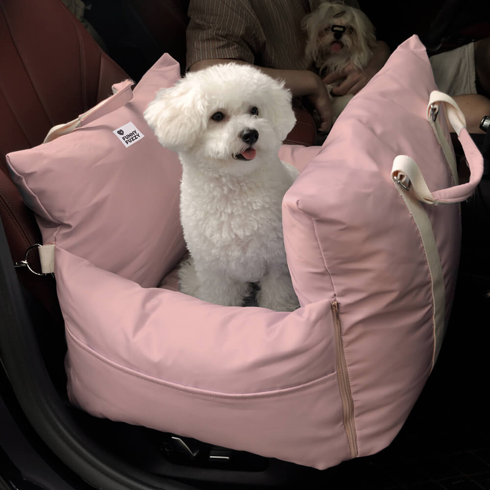 Robustes Hundeautositzbett, wasserdicht & reisefreundlich, für sichere Autofahrten.