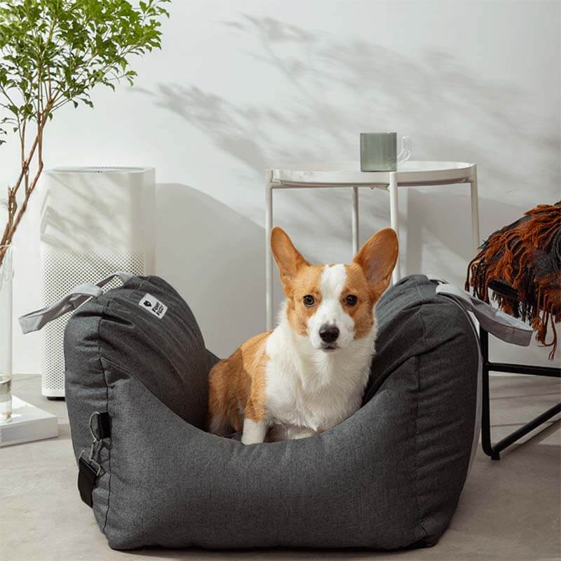 Atmungsaktives Hunde-Autositzbett mit stabilen Seiten für mehr Sicherheit & Schutz.