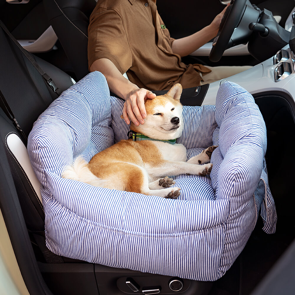 Elegantes Hunde-Autositzbett in neutralen Farben, passt zu jedem Autoinnenraum.