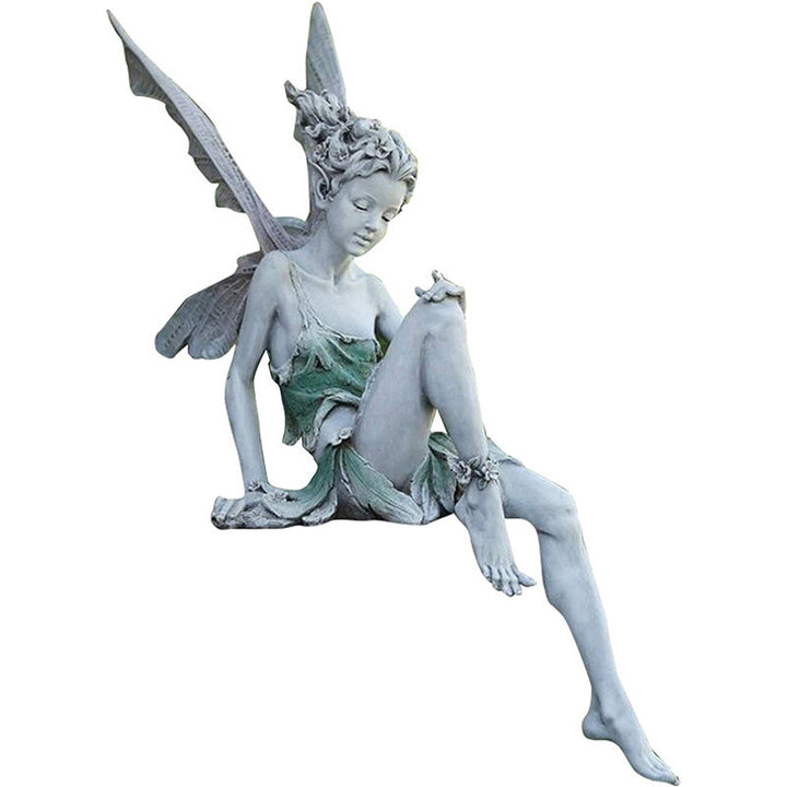 Einzigartige sitzende Fee Gartenstatue als Geschenkidee für Feenliebhaber und Gartenfreunde.