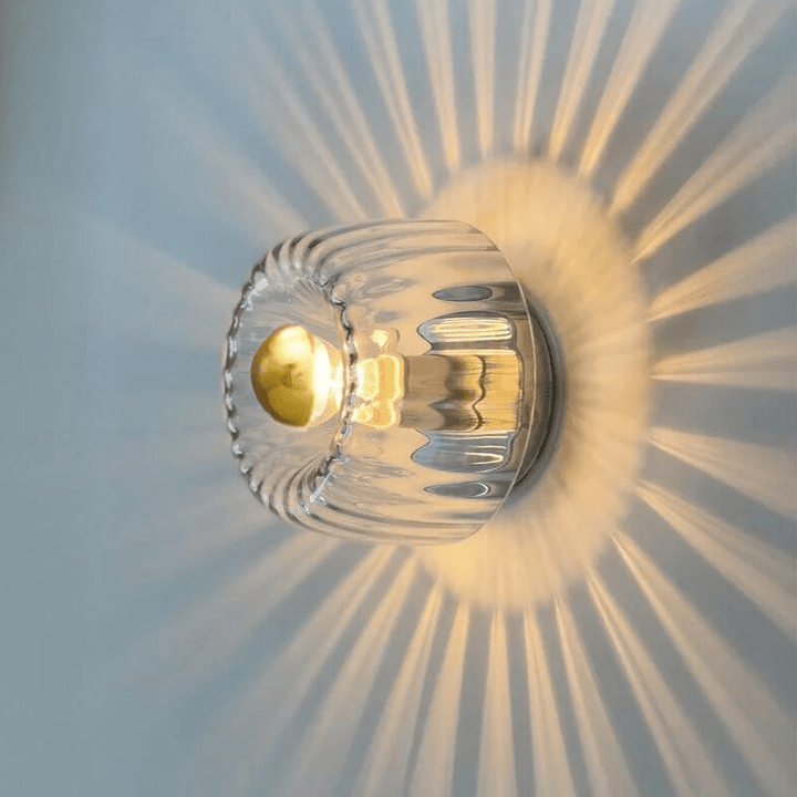 Skandinavische Bauhaus Wandlampe mit sanftem Glow. Eine stilvolle Designlampe für harmonische Innenbeleuchtung.