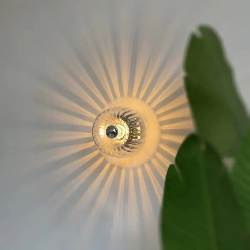 Elegante "Nordic Glow" Wandlampe, skandinavisches Bauhaus Design. Sanftes Licht für stilvolles Ambiente.