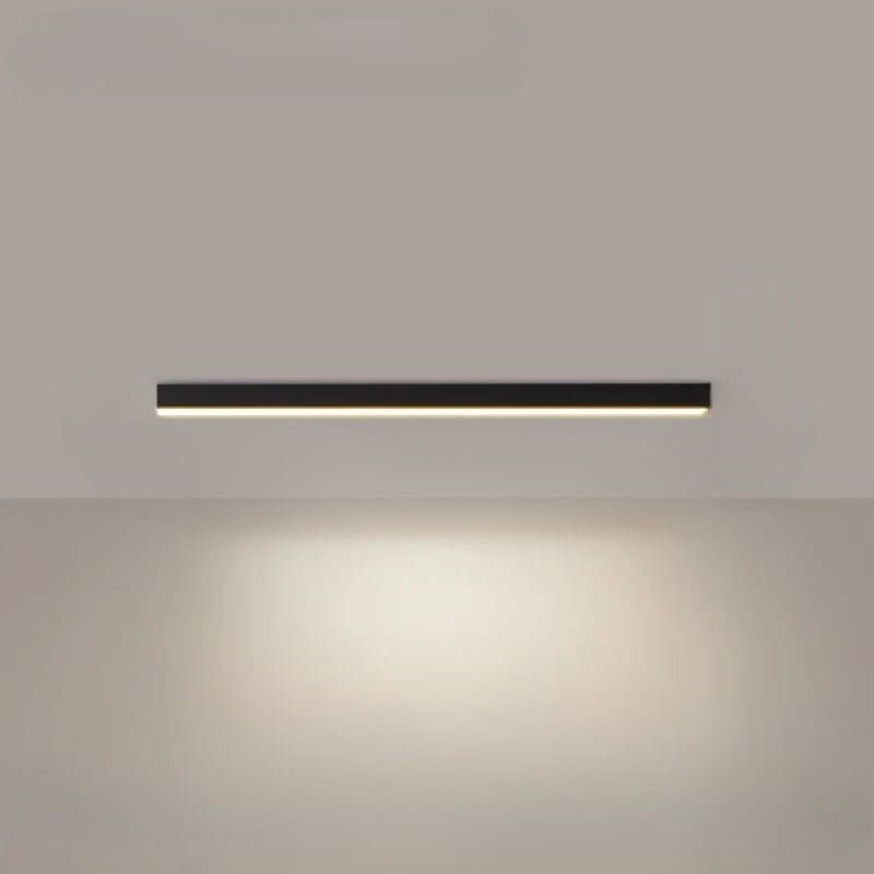 Robuste skandinavische LED-Deckenleuchte aus hochwertigem Aluminium, mit Acryl-Diffusor.