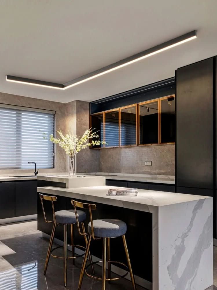 Moderne LED-Küchenlampe, skandinavisches Design, energieeffizient, Aluminium & Acryl, hell & funktional.