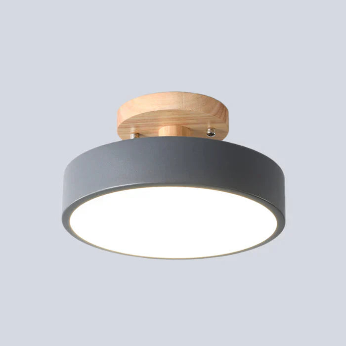 Energieeffiziente LED-Deckenlampe, skandinavisch, mit Holzdetails. Dimmbar für Schlafzimmer.
