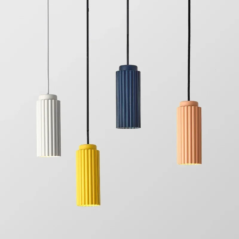 Stilvolle skandinavische LED-Beleuchtung. Pendelleuchte mit hellem LED-Licht, für moderne Akzente in jedem Raum.