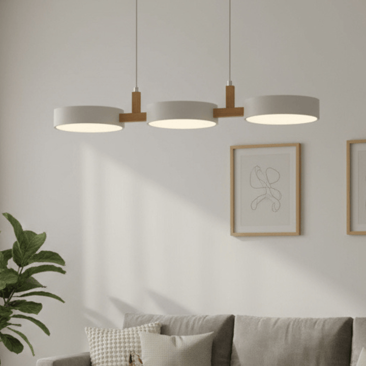 Vertikale Ansicht der skandinavischen LED-Hängeleuchte, Holz & Metall, minimalistische Deckenlampe.