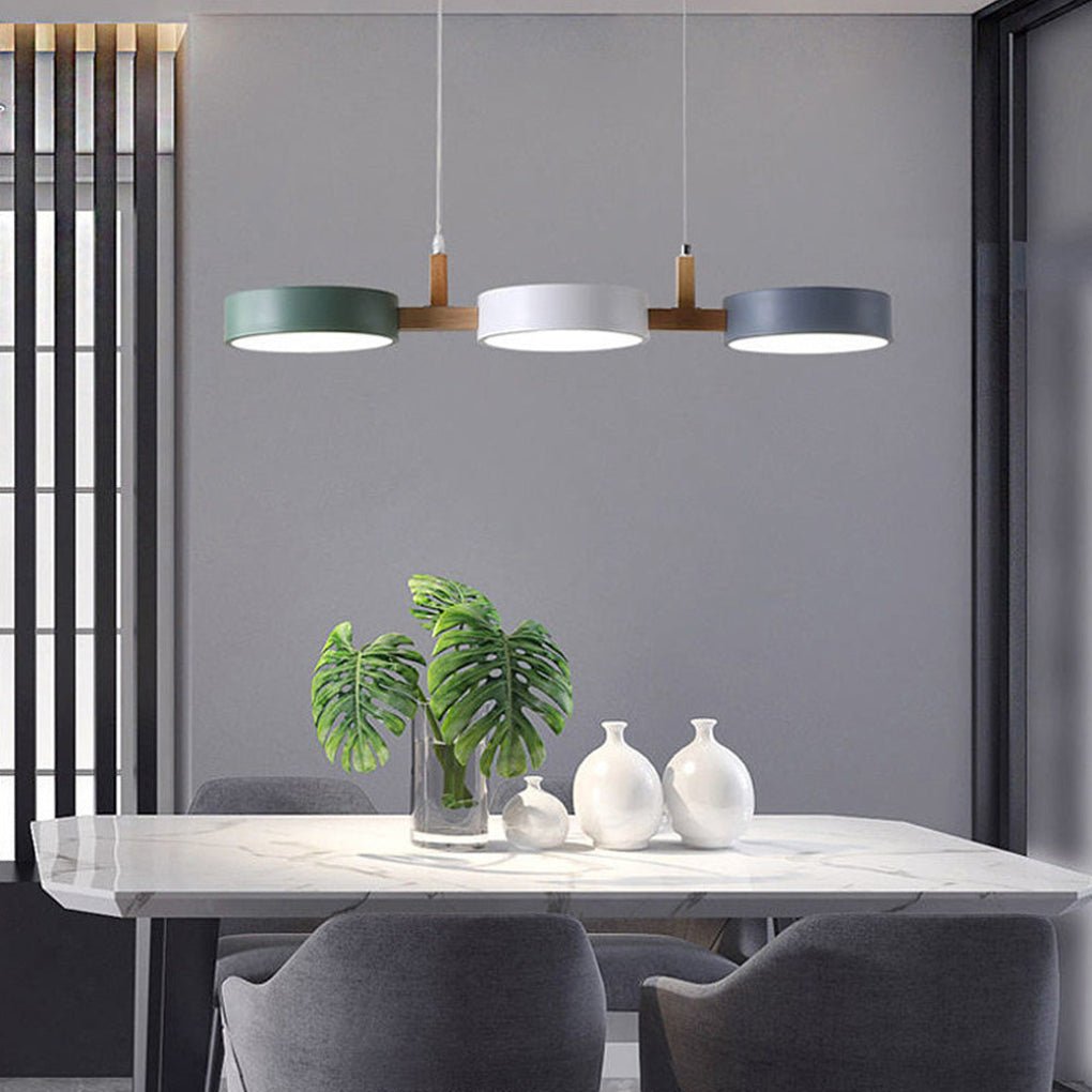 Elegante LED-Pendelleuchte skandinavisch, mit Holz- & Metall-Akzenten, ideal für Wohn- & Esszimmer.