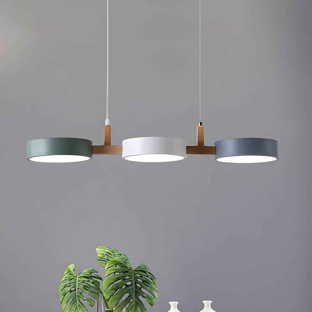 Moderne skandinavische Hängeleuchte mit LED, aus hochwertigem Holz & Metall, perfekt für Wohnzimmer.