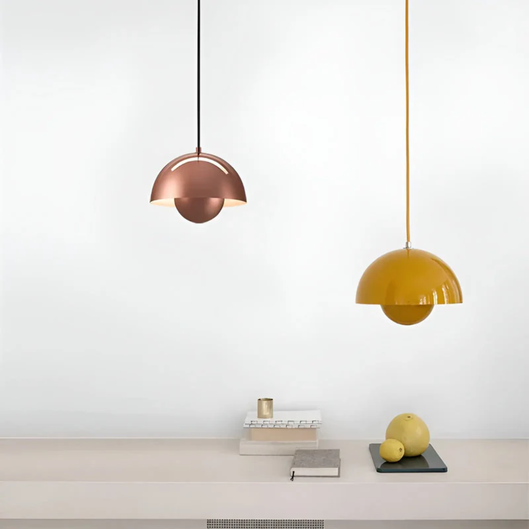 Moderne Hängeleuchte mit LED-Beleuchtung, ideal für Esszimmer und Küche.