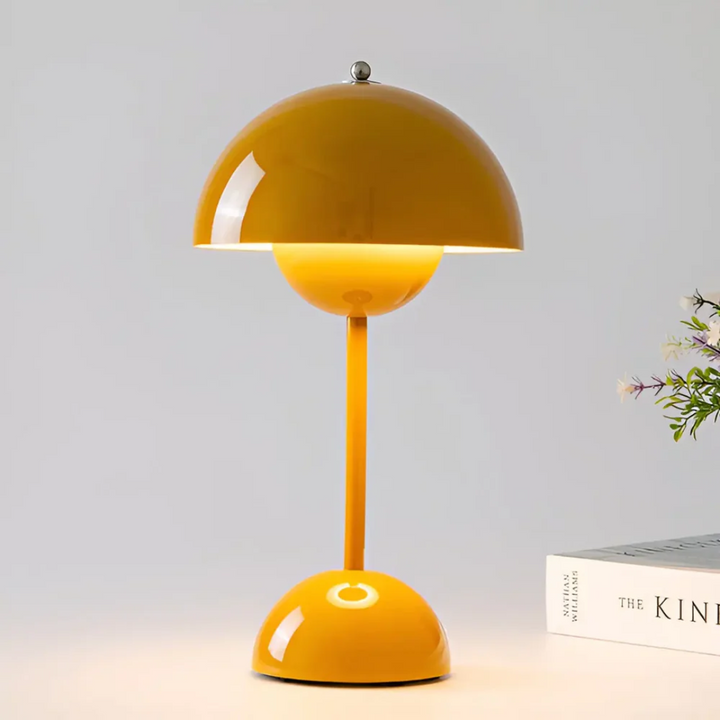 Minimalistische skandinavische Wohnzimmerlampe, kabellos & dimmbar, für modernes Design.