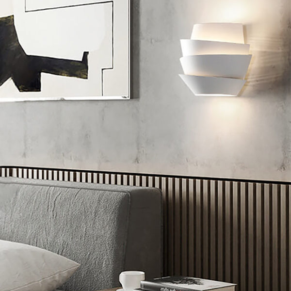 Stilvolle skandinavische Designleuchte aus Eisen, perfekt für moderne Wohnräume.