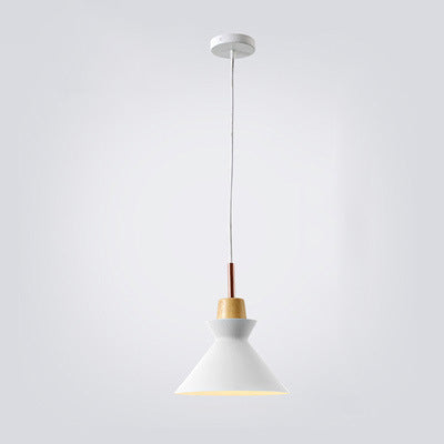 AuroraGlow Esszimmerlampe: Skandinavisches Design für ein angenehmes Lichtambiente.