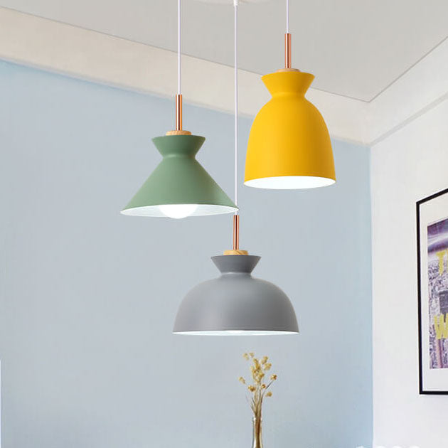 Moderne Hängelampe AuroraGlow für Küche oder Esstisch, nordischer Chic.
