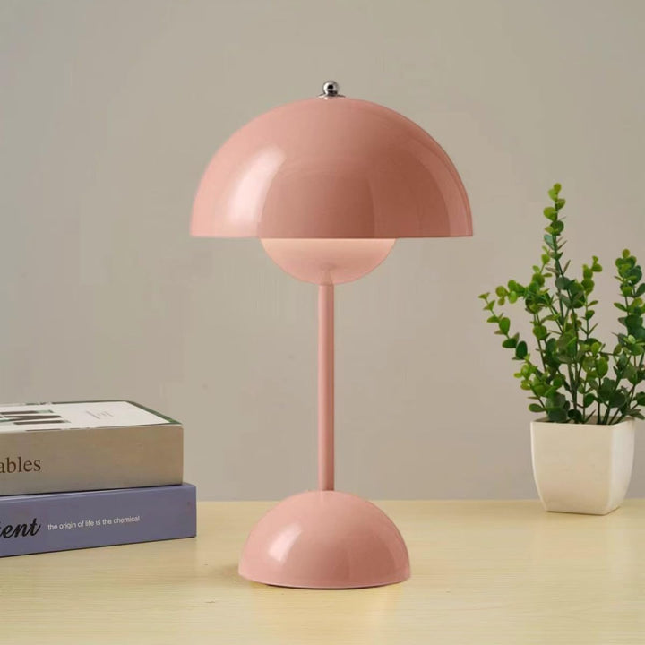 Detailansicht der skandinavischen Tischleuchte. Minimalistisches Design, hochwertige Verarbeitung, modernes Licht.