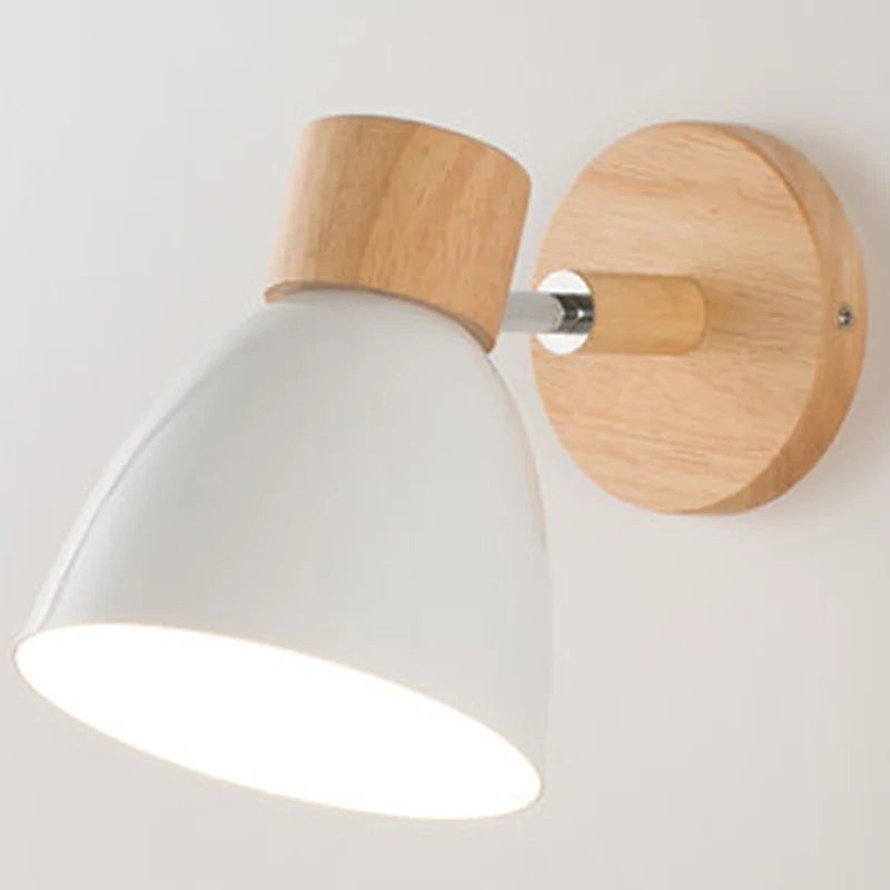 Wandleuchte skandinavisch, Holz & Metall, E27. 90° schwenkbar für gezielte Beleuchtung im Raum.