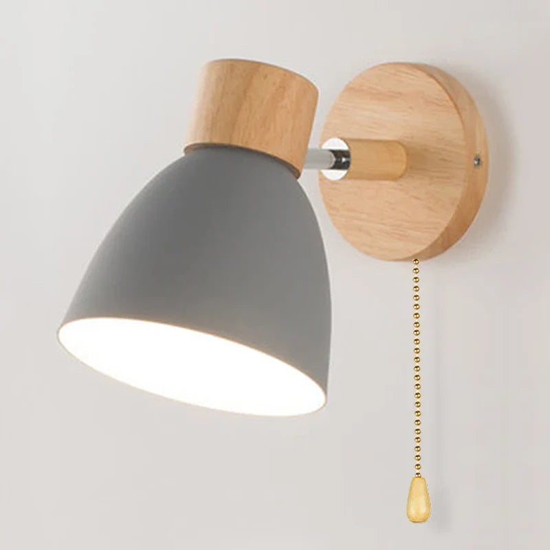 Moderne skandinavische Wandleuchte Holz-Metall, E27, 90° schwenkbar. Dekorative Innenleuchte.