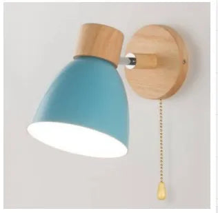 Moderne Wandleuchte skandinavisch, Holz & Metall, E27. Schwenkbar, perfekt als Flur- oder Akzentlicht.