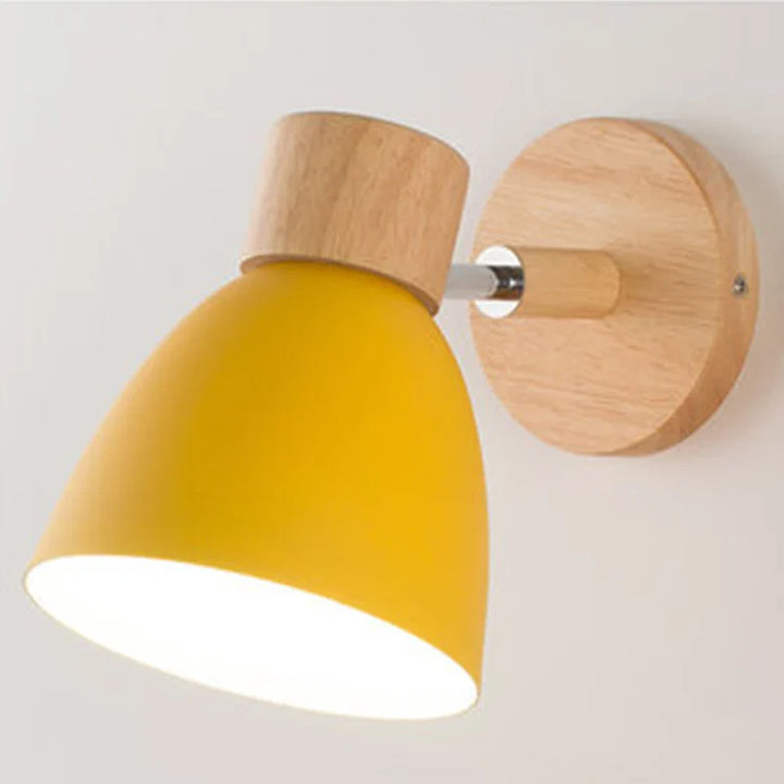 Moderne skandinavische Wandleuchte aus Holz und Metall, 90° schwenkbar. Für Wohnzimmer & Schlafzimmer.