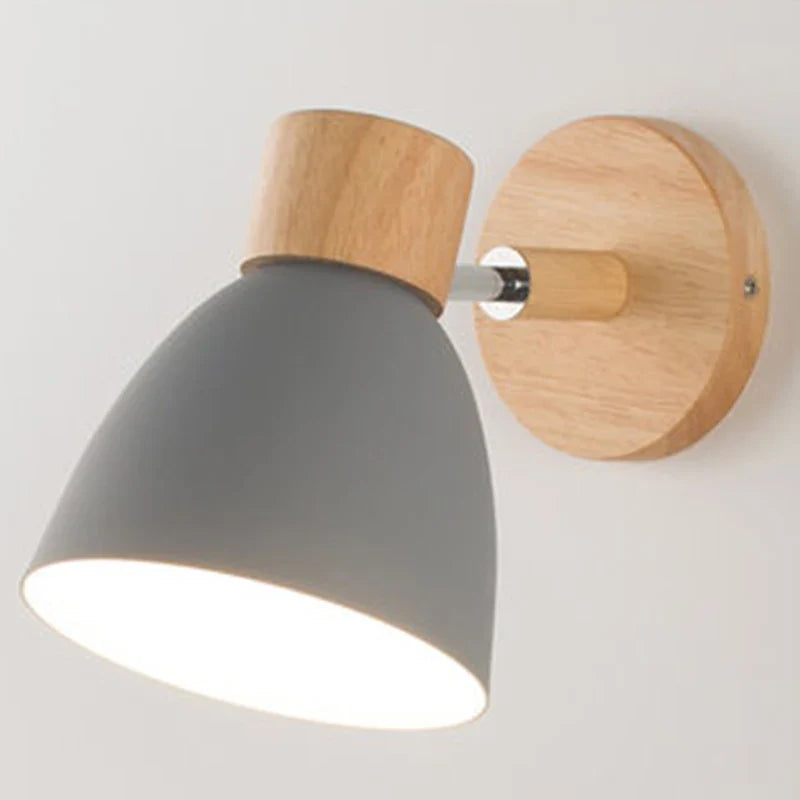 Elegante Holz-Metall-Wandleuchte im skandinavischen Stil, E27. Verstellbares Akzentlicht für jede Wand.
