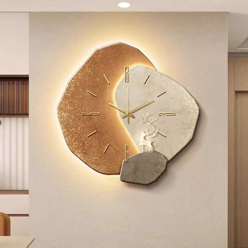 Moderne, geräuschlose Wanduhr im skandinavischen Stil, perfekt für Büro & Wohnzimmer.