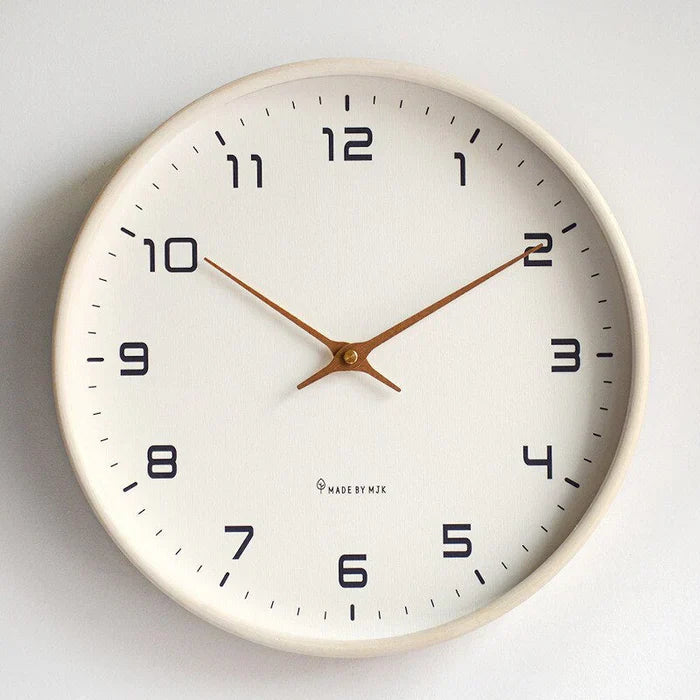 Elegante skandinavische Wanduhr, modern & stilvoll. Das perfekte Heimdekor-Accessoire für ein anspruchsvolles Ambiente.