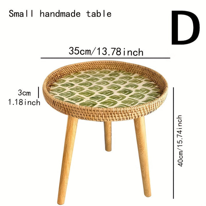 Minimalistischer Rattan-Beistelltisch Elin. Skandinavisches Design, ideal für moderne Wohnzimmer.