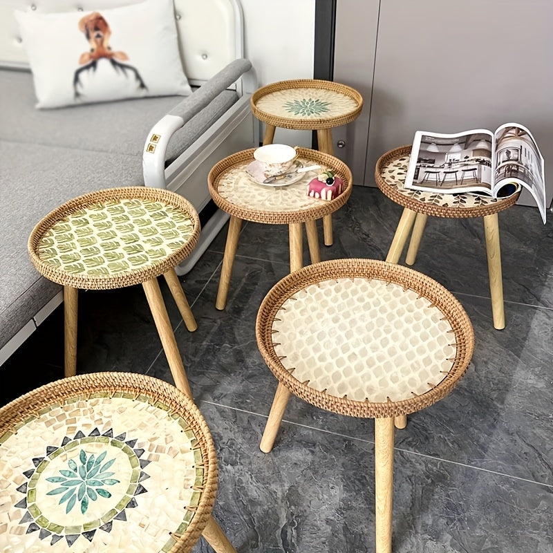 Eleganter Beistelltisch Elin aus Rattan und Holz. Naturnahes Design für skandinavische Wohnräume.