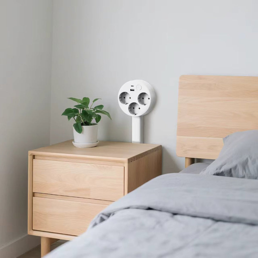 Platzsparende ausziehbare Steckdosenleiste POWERREACH mit USB, ideal für Büroorganisation und Home Office.