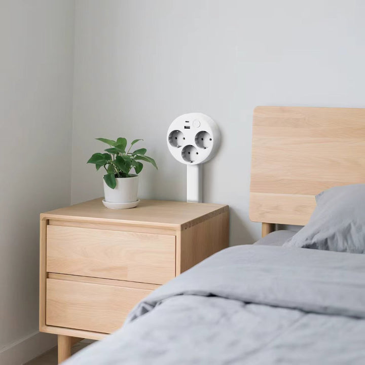 Platzsparende ausziehbare Steckdosenleiste POWERREACH mit USB, ideal für Büroorganisation und Home Office.