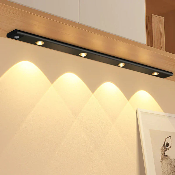 Moderne LED-Küchenlicht-Leiste, kabellos & smart, sorgt für optimale Beleuchtung im Innenbereich.