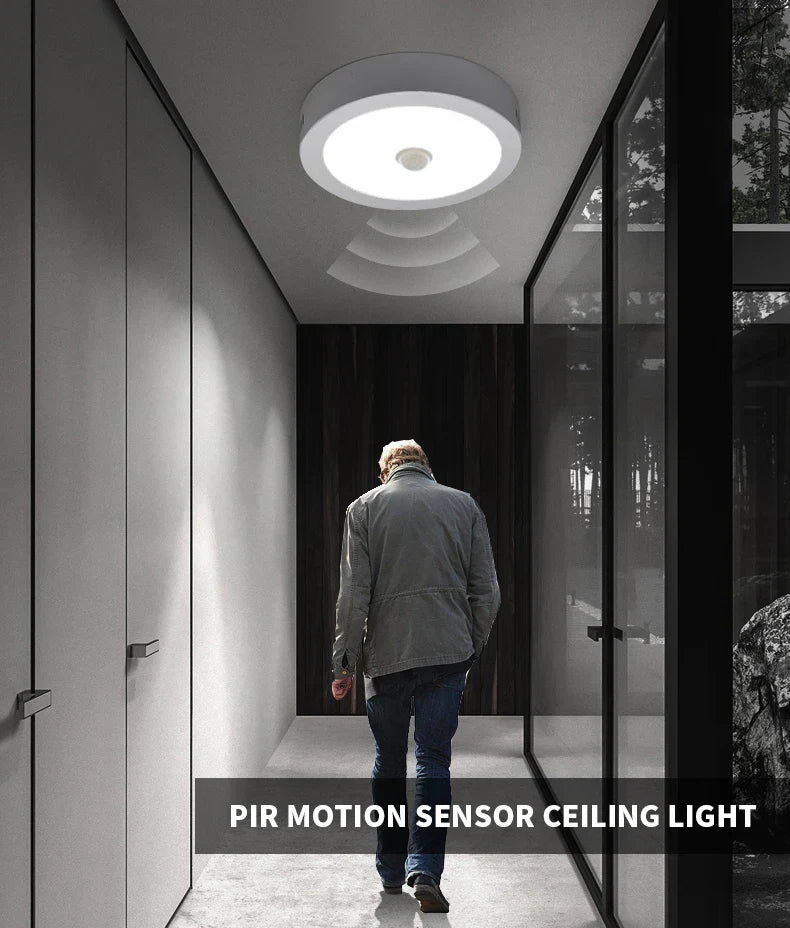 Vielseitige LED-Deckenleuchte mit Bewegungsmelder, ideal für Flur, Treppenhaus & andere Innenbereiche.