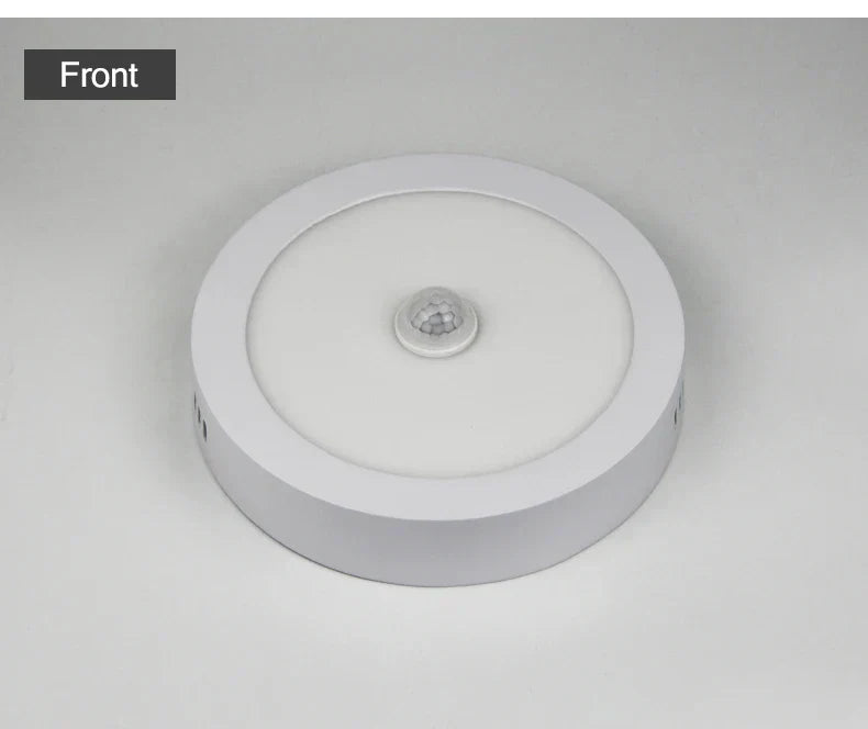 Smart Home kompatible LED-Deckenleuchte mit Bewegungsmelder für automatische Innenbeleuchtung.